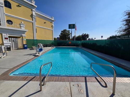 Quality Inn Tulare - image 9