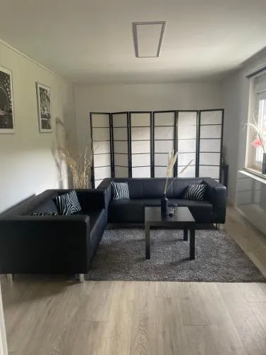 Body Kult Loft - Modernes Appartement mit 2 separaten Schlafzimmern - kostenlose Parkplätze direkt an der Unterkunft in Zwickau, Deutschland