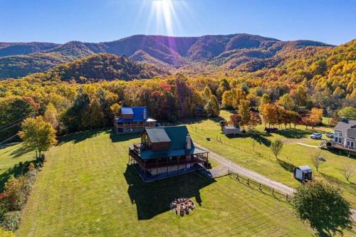 Pigeon Forge Fire Pit Hot Tub Pet & Family Friendly in Pigeon Forge Külváros