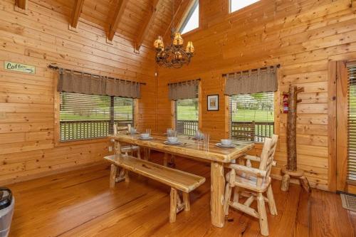 Pigeon Forge Fire Pit Hot Tub Pet & Family Friendly in Pigeon Forge Külváros