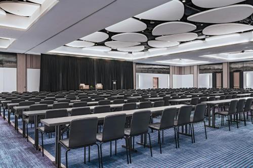 AC Hotel by Marriott Las Vegas Symphony Park - image 10