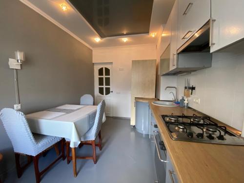 厨房, 3-badroom flat near the sea with 12 places to sleep in 柯布列沃