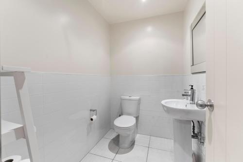 Stay Central Taupo - image 2