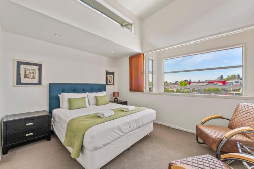 Stay Central Taupo - image 5