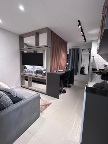 Studio luxuoso novo com ar condicionado e cozinha completa - Centro in Mogi Das Cruzes