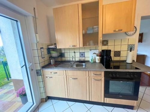 Konyha, Romantic apartment with garden in Birresborn