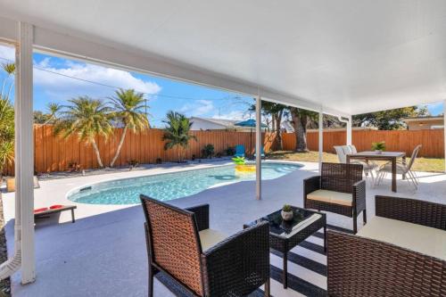 Orlando Vacation Pool House Pets Welcome near Cigarz at Citywalk
