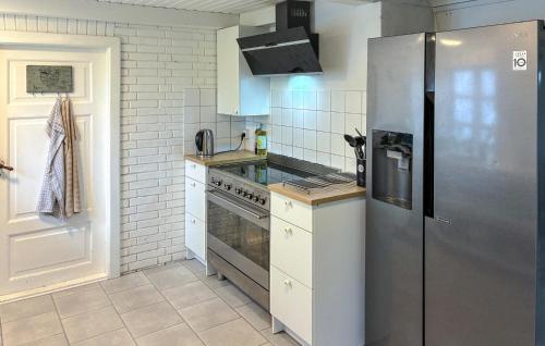 Kitchen, Beautiful Home In Stege With Wifi in Lendemarke