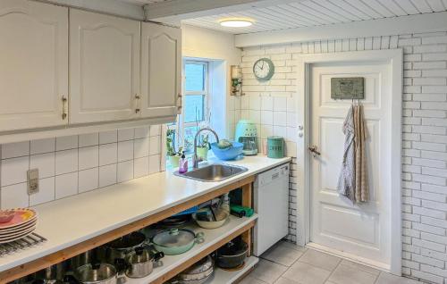 Kitchen, Beautiful Home In Stege With Wifi in Lendemarke