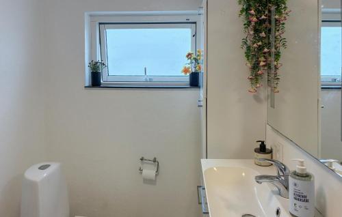 Bathroom, Beautiful Home In Stege With Wifi in Lendemarke