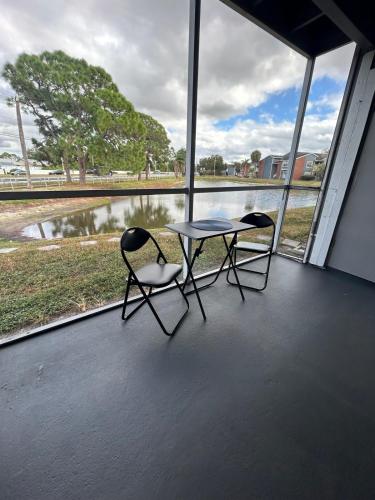 Comfortable apartment entirely by the lake in Golfwood Estates