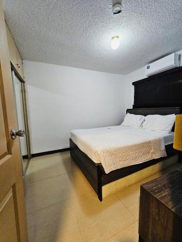 1 Bed, 1 bath cozy apartment at Pedros Place in 哈加納