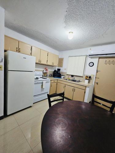 1 Bed, 1 bath cozy apartment at Pedros Place in 哈加納