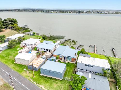 Riverside Retreat - Waterfront - Hindmarsh Island in Hindmarsh Island
