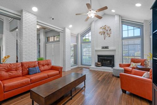 Comfortable apartment entirely by the lake in Golfwood Estates