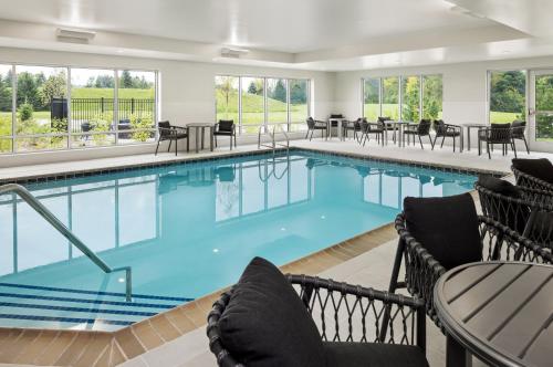 Swimming pool, TownePlace Suites by Marriott Mankato in Mankato (MN)