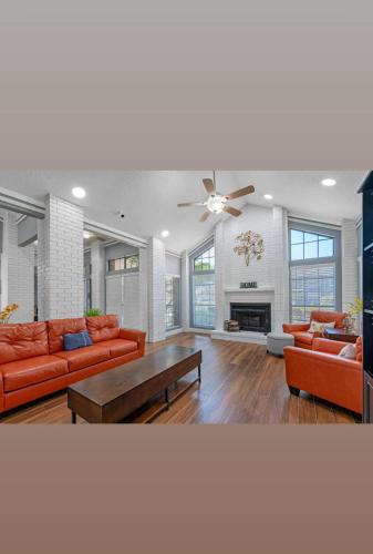 Comfortable apartment entirely by the lake in Golfwood Estates