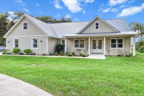 Charming 3BR Waterfront Home - Private - Serene in Inverness (Florida)