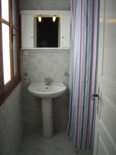 Double or Twin Room image 3