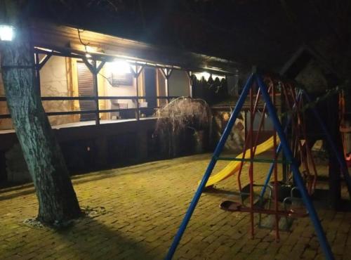 Playground, Rooms Zeko in Aljmas