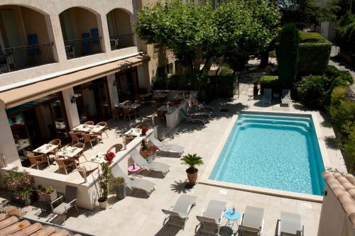 HOTEL LE CASTELET DES ALPILLES