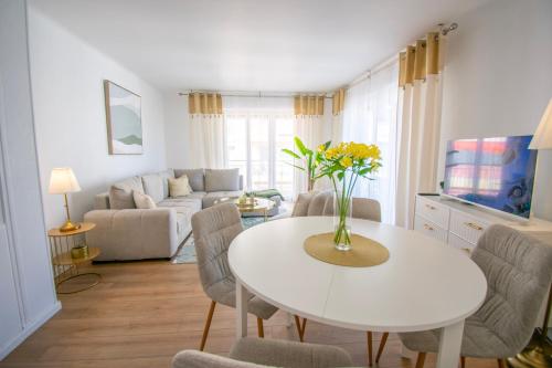 Bright 1Bedroom Apartment, Steps to Juan les Pins Beach