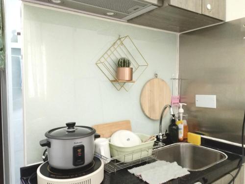 ห้องครัว, Cozy Entire Apartment Kitchenette Full Bath 1st Floor Olympic Station in ไตก๊กจุ่ย