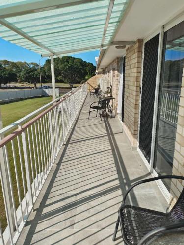 เบสเวสเทิร์น แอมบาสเดอร์ มอเตอร์ลอดจ์ (Best Western Ambassador Motor Lodge) in อ่าวเฮอร์วี่