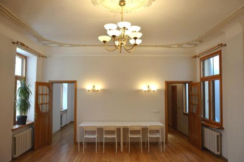 Superior 3 Bedroom Apartment with Sauna image 1