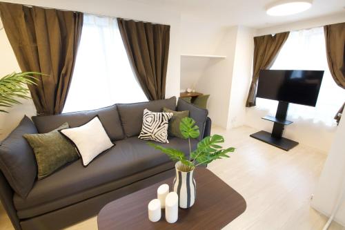 1 stop to Ikebukuro 3 min walk from station