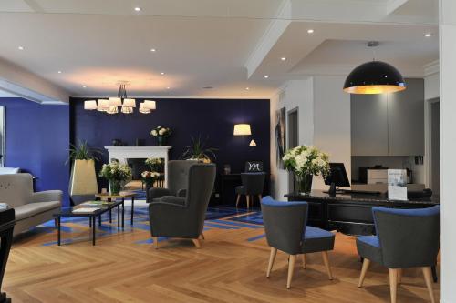 Фойє, Hotel Mercure Paris Saint Cloud Hippodrome in Сан-Клюд
