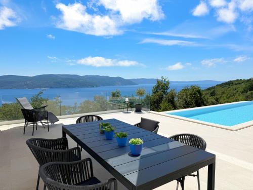 Villa Ena in a peaceful location with a sea view - Accommodation - Zagorje