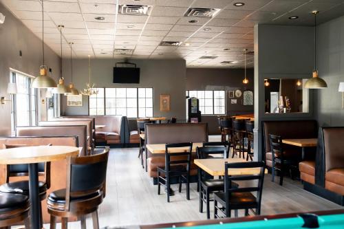 Country Inn & Suites by Radisson Prairie du Chien WI - image 31