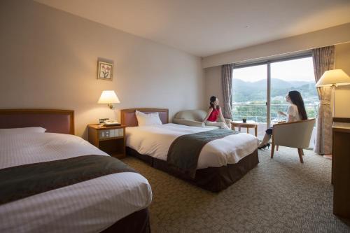 room detail thumbnail 2