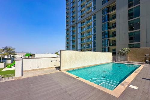 1 Bedroom Apt in Sobha Creek Vistas Tower B by Luxaura - image 3