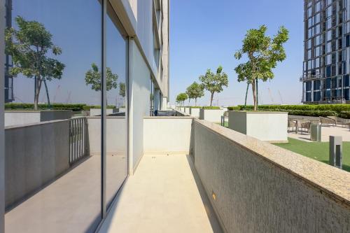 1 Bedroom Apt in Sobha Creek Vistas Tower B by Luxaura - image 8