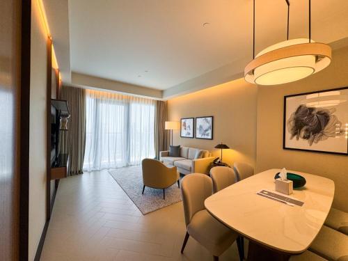 Luxury 2BR ADDRESS OPERA, Dubaj
