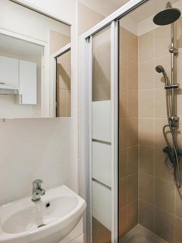 19m2 Studio with air conditioning In The 15th - image 13
