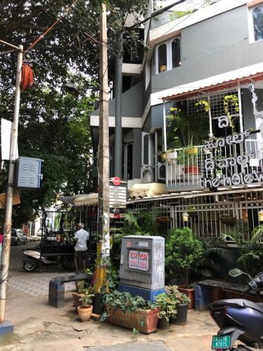 The Hole In The Wall Cafe in Golf Avenue