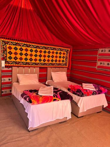 4 twin beds