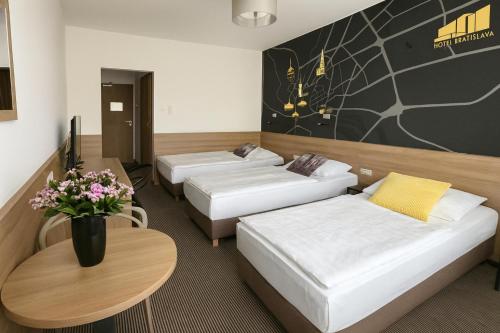 3 twin beds