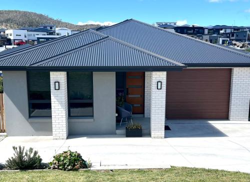 Green Hill Views - Family Home close to Hobart – khách sạn tại Đông Hobart