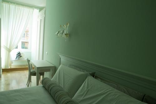 Photo - Queen Meg Roma