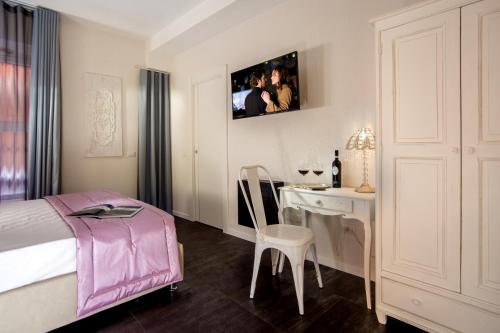 Rome Visits Stop at Rome Visits to discover the wonders of Rome. Offering a variety of facilities and services, the property provides all you need for a good nights sleep. Service-minded staff will welcome and g