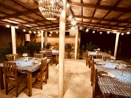 Restoranas, Nino Lodge in Fimela