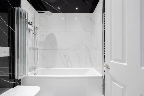 LONDONERS - Fabulous Four Residence - image 11