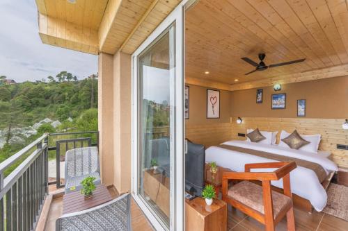 The Charvi Heights l The Stargaze Café l 360 Mountain View l Open Air Multi Cuisine Restaurant l Power Backup Available l Managed By ExoticStays Group - image 4