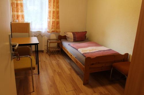 Bungalow 1 - 4-Raum-Wohnung mit Küche und 2 WC Duschen in Ohrdruf-Crawinkel (Bungalow 1 - 4-Raum-Wohnung mit Kuche und 2 WC Duschen in Ohrdruf-Crawinkel) in كراوينكل