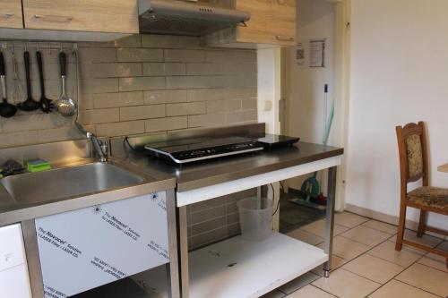 Bungalow 1 - 4-Raum-Wohnung mit Küche und 2 WC Duschen in Ohrdruf-Crawinkel (Bungalow 1 - 4-Raum-Wohnung mit Kuche und 2 WC Duschen in Ohrdruf-Crawinkel) in كراوينكل