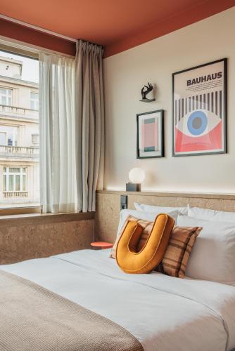 room detail thumbnail 1